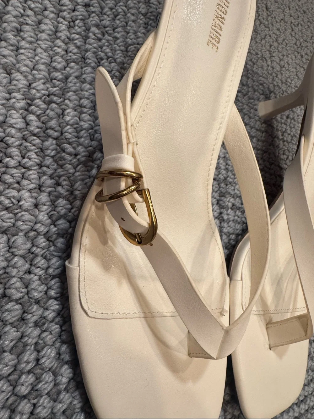 💟CUSHIONAIRE KITTEN HEEL SANDAL💟